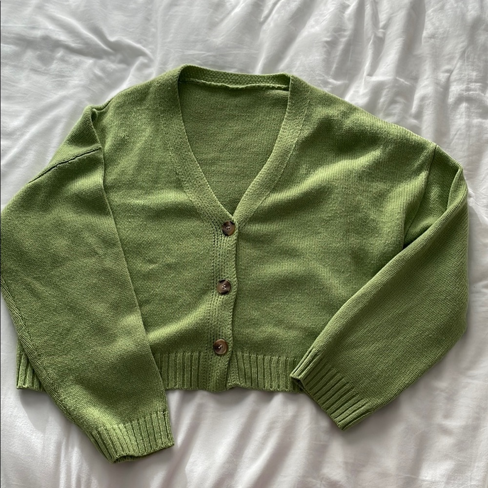 Women's knit button up cropped